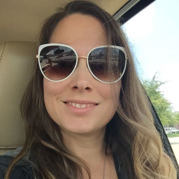 Meet your Posher, Tearsa - Picture 1 of 1